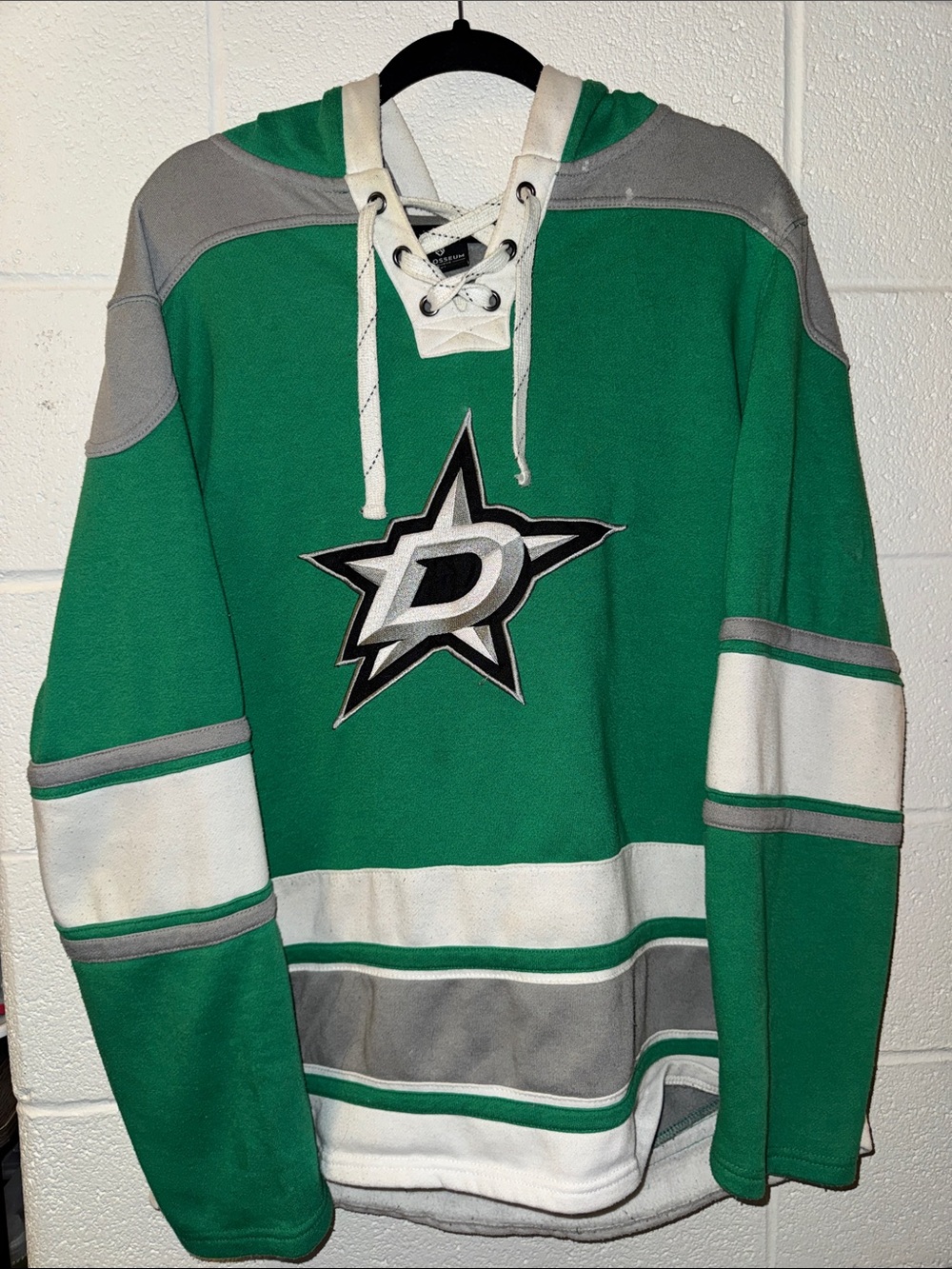 Colosseum Green and Gray Lace-Up Hockey Pullover with White Accents